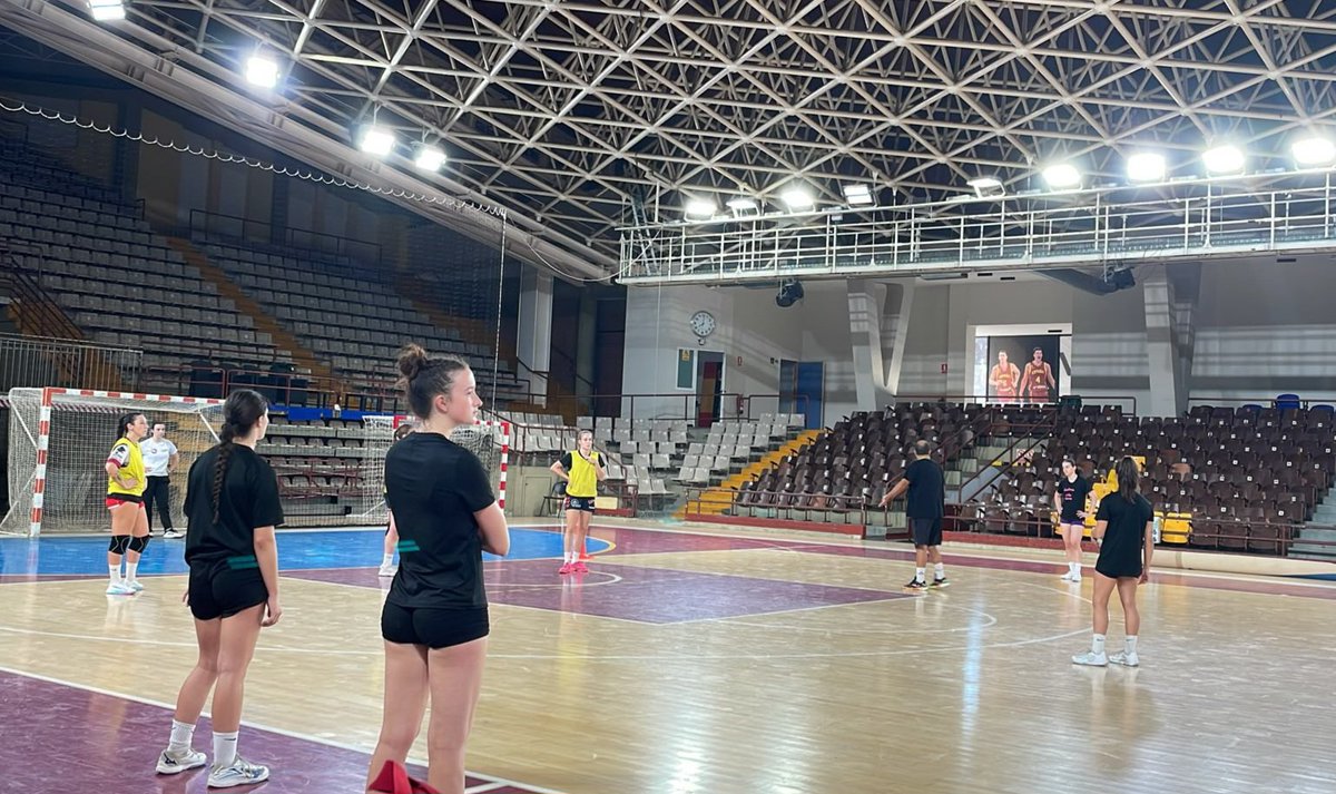 ClebaLeonBm's tweet photo. 💥Pretemporada.- El equipo sigue superando jornadas de preparación 🔝
#Cleba #LeónEsp #Balonmano https://t.co/F7edXDbEkE