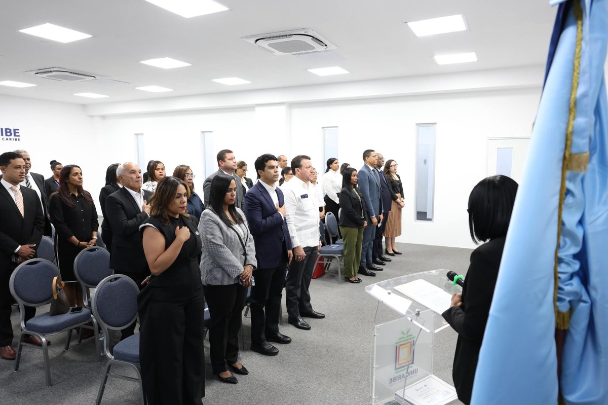 DomInapa's tweet photo. Fortalecemos las capacidades de nuestros colaboradores para continuar impulsando una gestion pública eficiente y transparente. 📚💙

Entregamos certificaciones a colaboradores que culminaron satisfactoriamente el Curso Especializado en Gestión de la Contratación Pública, https://t.co/syWbyab4q8