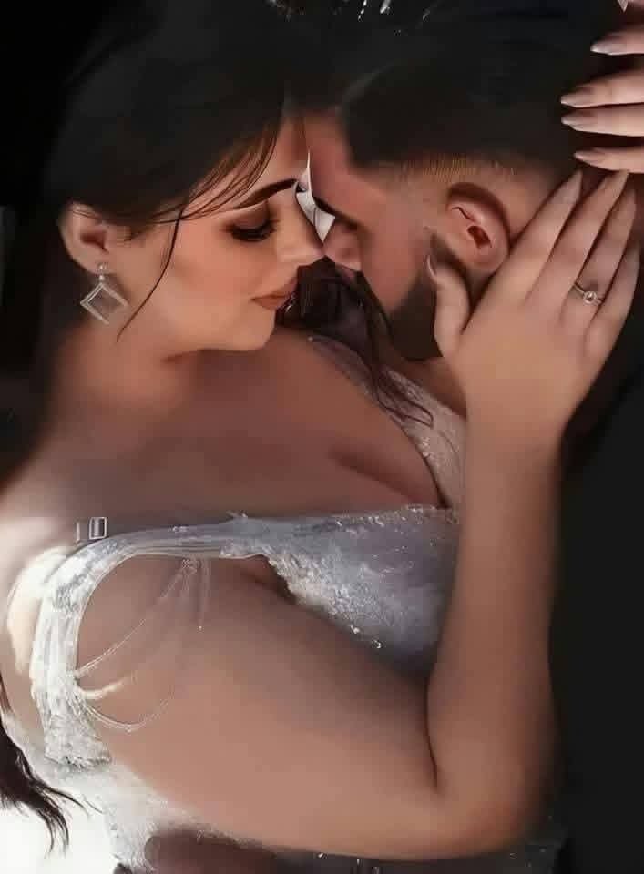 ogdeom's tweet photo. @ameer91602209 ��ينيك أرى أجملَ حكاياتي،
وفي قربك يهدأُ كلُّ اشتياقي
كأنك خُلقت من دفءِ الغروب،
ومن نبضِ قلبٍ لا يعرفُ سواك.
إذا اقتربت، تاهتْ مني كلماتي،
وصار الصمتُ بيننا أجملَ كلام…
فأنت لست مجردَ حبٍّ في حياتي،
أنت العمرُ حين يصبحُ أجملَ من الأحلام. https://t.co/pOTMi0BTAb
