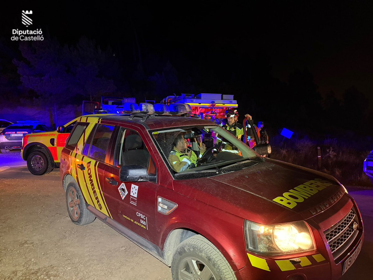 BombersDipcas's tweet photo. Un amplio dispositivo de medios @BombersDipcas @BombersValencia y @GVAbforestals están trabajando en los dos flancos que presenta el  #IFSegorbe. Mucho ánimo a todos los medios https://t.co/HPPAu4BiGi