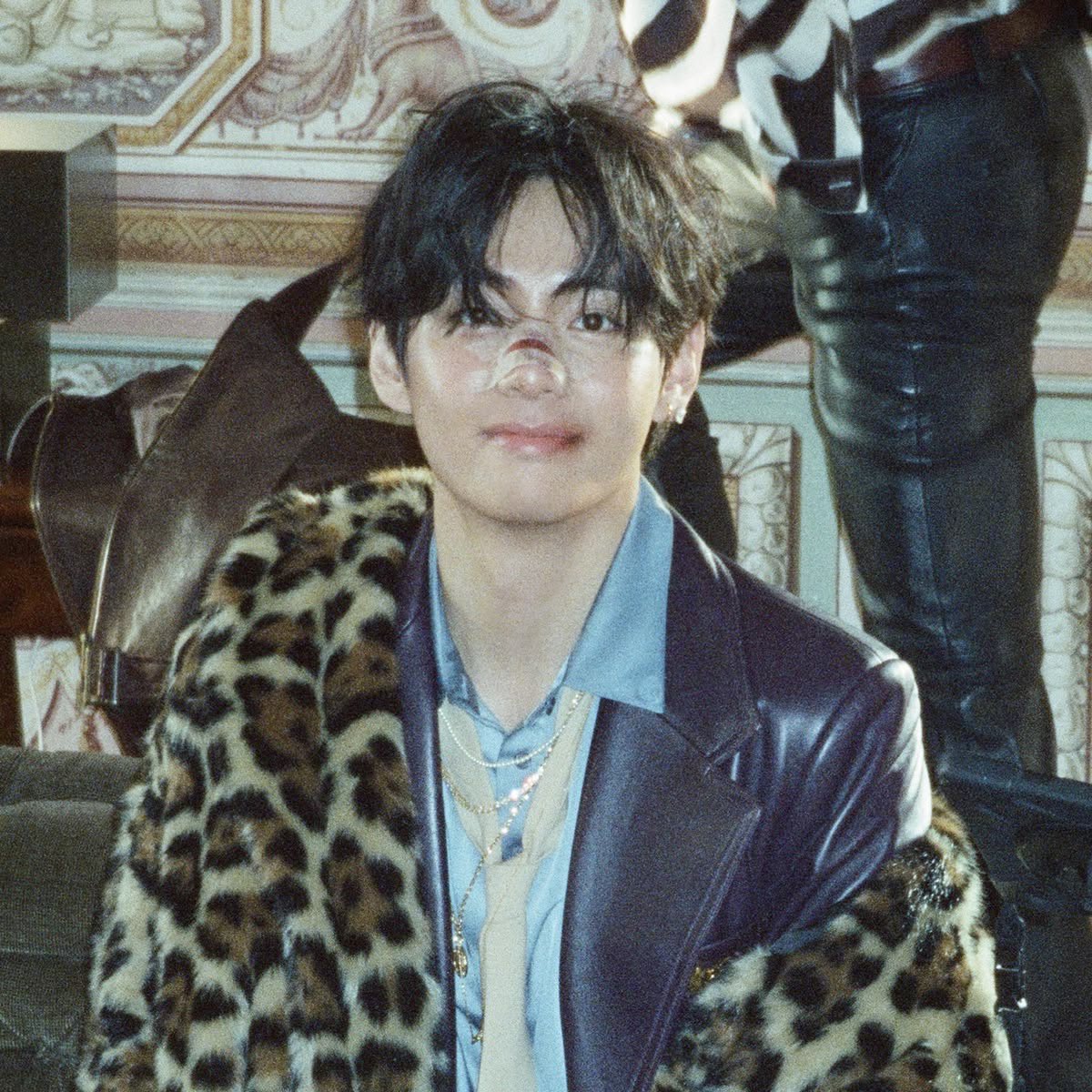 vminpinkie's tweet photo. he didn’t choose the leopard lifestyle the leopard lifestyle chose him https://t.co/4hrjXCGM27