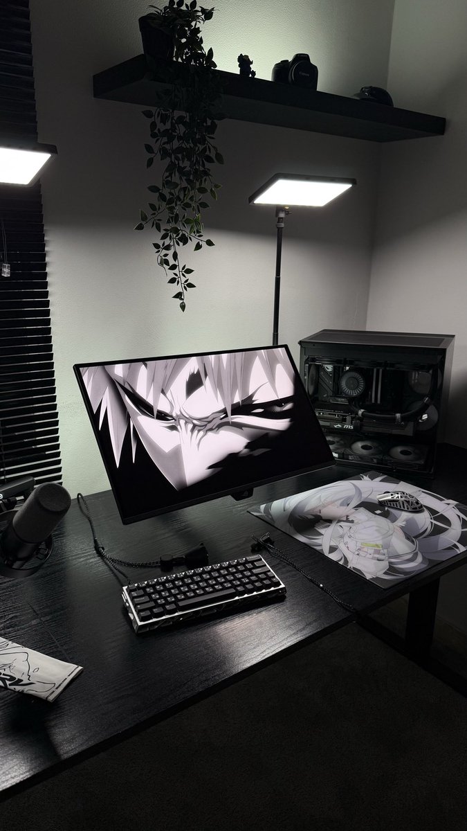 bypvncakes's tweet photo. Comp setup #desksetup https://t.co/8SdglYwOZp