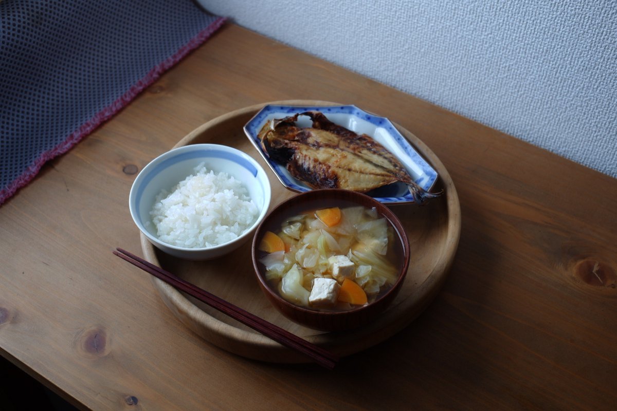 meshi_tore's tweet photo. 5:55 a.m
冷凍庫の干物に助けられている https://t.co/2UzgtvUg4x