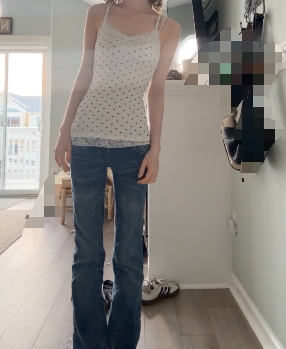 polkadoodledot's tweet photo. today i cried at the beach in front of my family because i thought i looked big.. </3 if you give me a bmi estimate i’ll give you a cupcake 🧁🤍 https://t.co/TBg3IraKBM