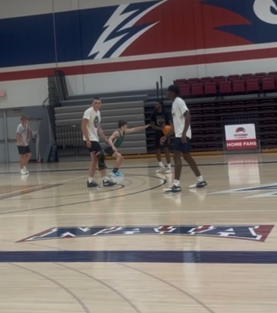 Caydenv12's tweet photo. I had a great time on Monday at the open run playing with some @ViterboBball guys and some current college and pro players! Thank you to Coach @Alock34 and  Coach Wagner for having me back! Looking forward to staying in touch! https://t.co/yYC5438YRY