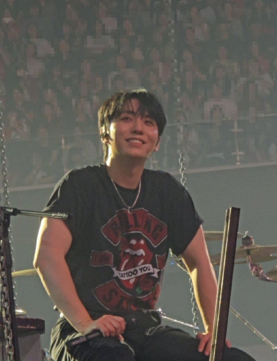 NazaninZ24's tweet photo. I really really like this pic :( https://t.co/I3F60uiLTX