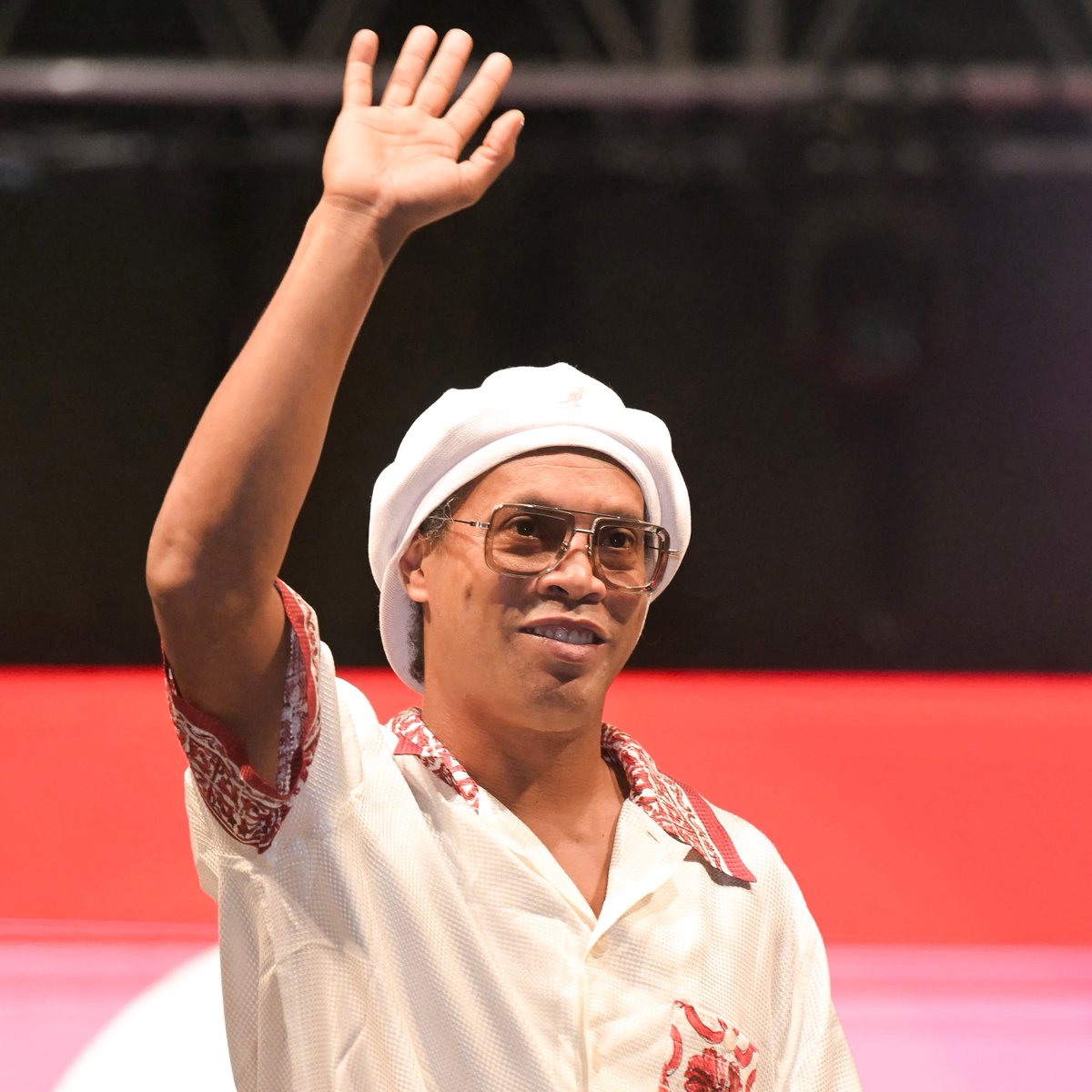 bpthaber's tweet photo. 46 yaşındaki Ronaldinho, "son gol" hedefiyle İtalya Serie C ekibi Ravenna'ya transfer oldu. https://t.co/HPKCNatjmD