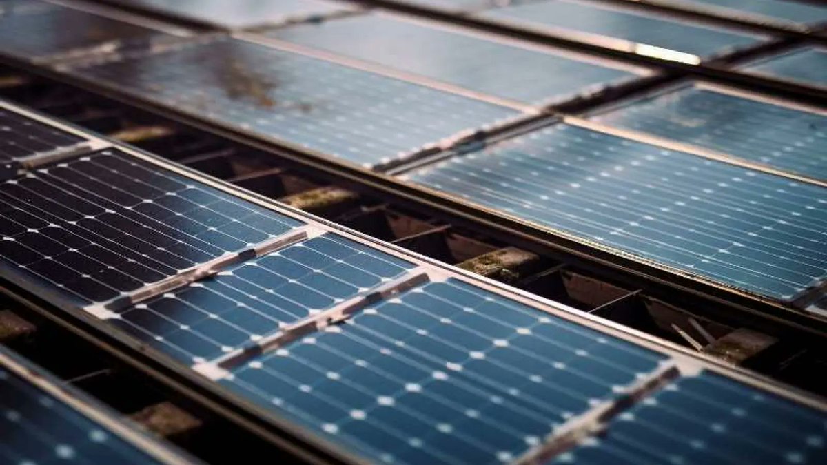 FactorThisMedia's tweet photo. How solar saved the grid during Europe’s heatwave https://t.co/ThmFfsCYGm
#News #Solar #UtilityScale #ReliabilityandResilience #Renewables https://t.co/8QyXHB31iC