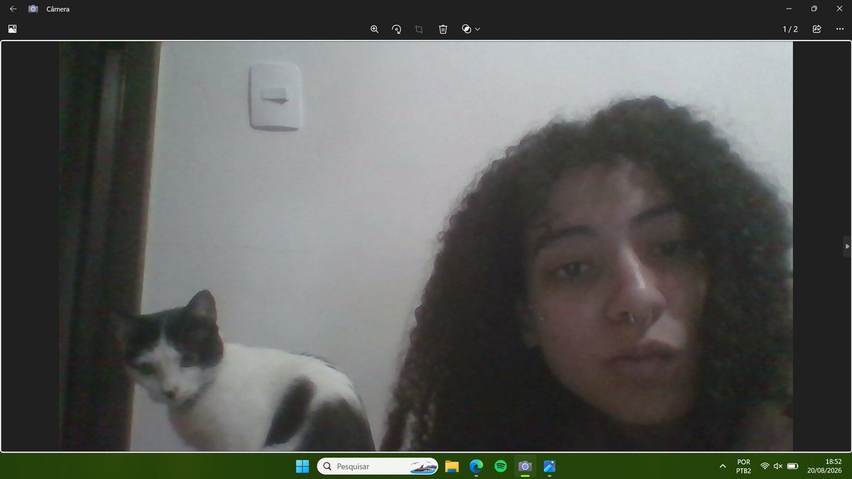 menezesisad's tweet photo. oi gnt meu nome e bela isa eu gsoto muito de midwest emo, ciencia politica e mulheres solteiraws https://t.co/AGXWNjPB1q