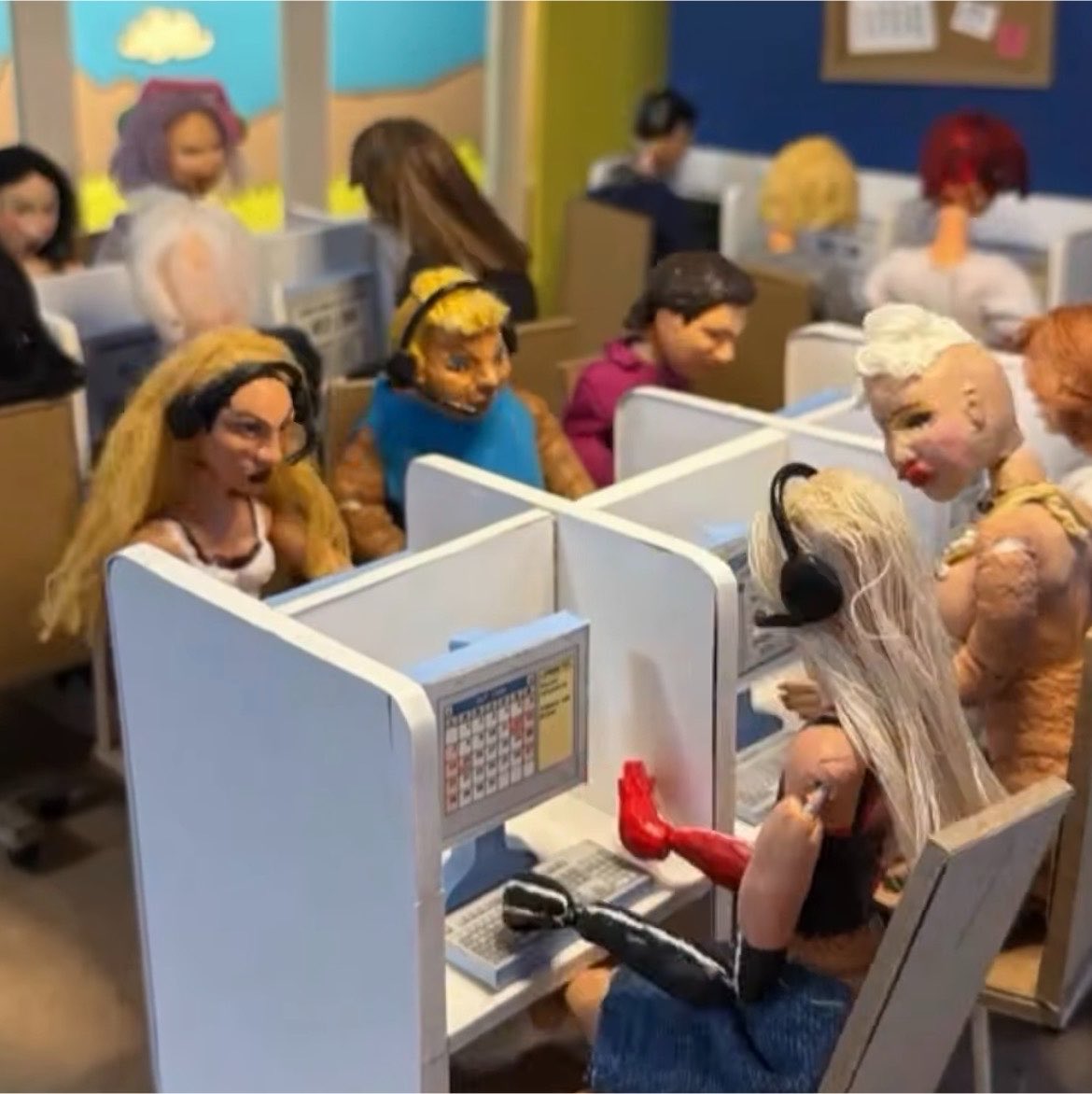 _irregular13's tweet photo. @pabllovittar @uriassnake Gente, a patixa já trabalhou com as meninas no call center? https://t.co/4luvkddbro