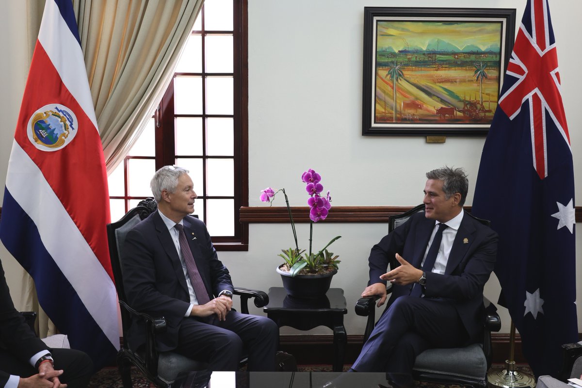 AusEmbMex's tweet photo. Tuve el honor de presentar las Copias de Estilo de mis Cartas Credenciales al canciller @Manuel_Tovar_R de @CRcancilleria.
Será un honor seguir fortaleciendo nuestros vínculos en temas como comercio, cambio climático y océanos🇨🇷🇦🇺. https://t.co/WTJCMJHA32