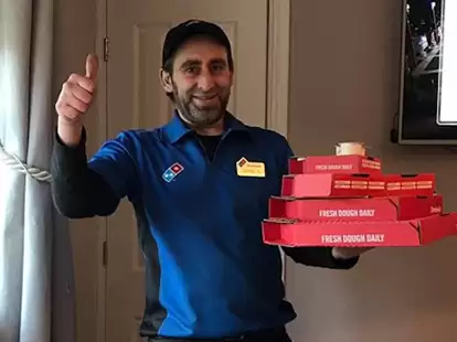 EMWMultiPro's tweet photo. "Yoo. WHo ordered some DOMINOS!?"

Wrong time for the Dominos guy to come to EMW. Gigi and Cirno would have appreciated hours before Broly snapped.

"Uh.... Why do I see blood here?"

Run, dude. Run. https://t.co/zN43YGC5eQ