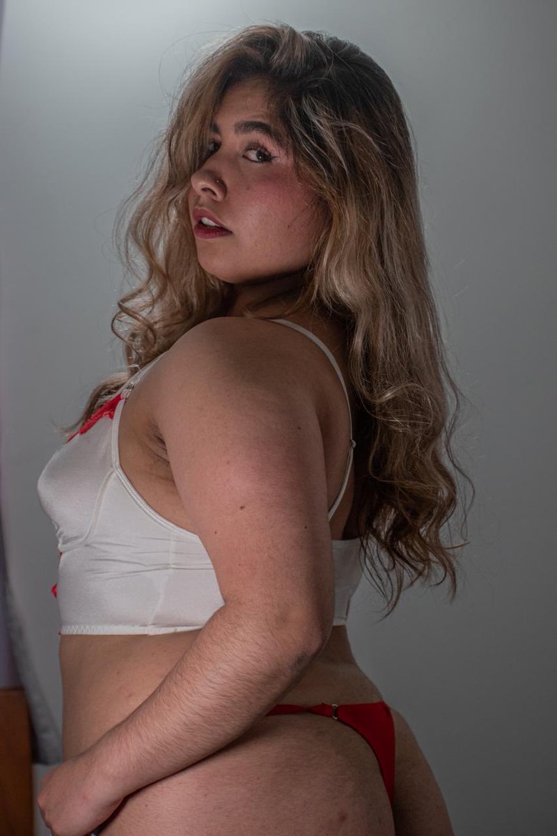 sofiahoneyax's tweet photo. A little sunshine, a little confidence, and a bikini moment just for you. ☀️💕
Full view, sweet vibes, and just enough temptation to keep you looking. 👀🔥

❤️ https://t.co/wetjodfVwg

#SofiaHoney #ExclusiveContent #Sensual #Bikini #SummerVibes #Temptation #Goddess #XMuse https://t.co/tENiZopUcM