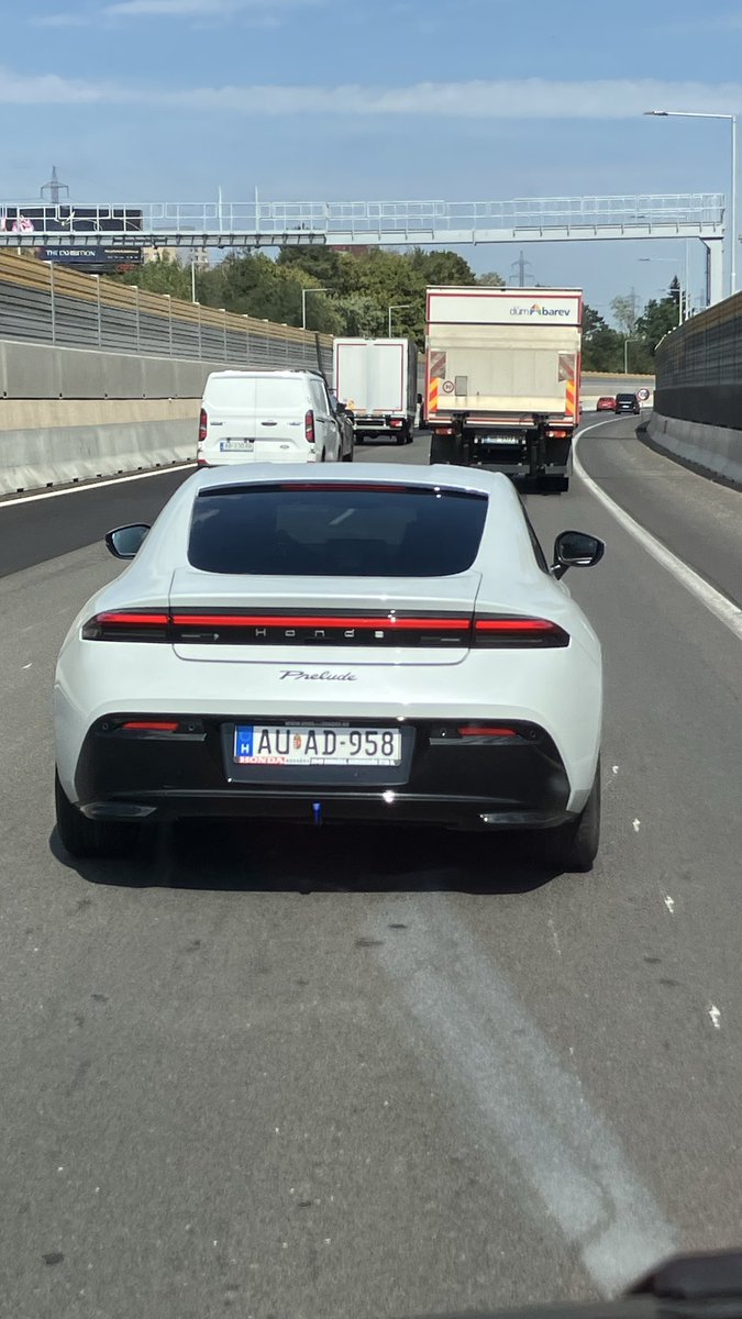 snoppskater's tweet photo. prelude mk6 spotted today in Bratislava, Slovakia (my first encounter with the new gen) https://t.co/zpPEBZidWi