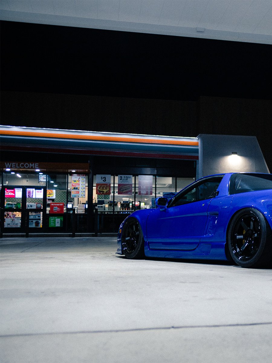 ApexDistrictX's tweet photo. night runs with the NSX https://t.co/SaZMsaPTHI