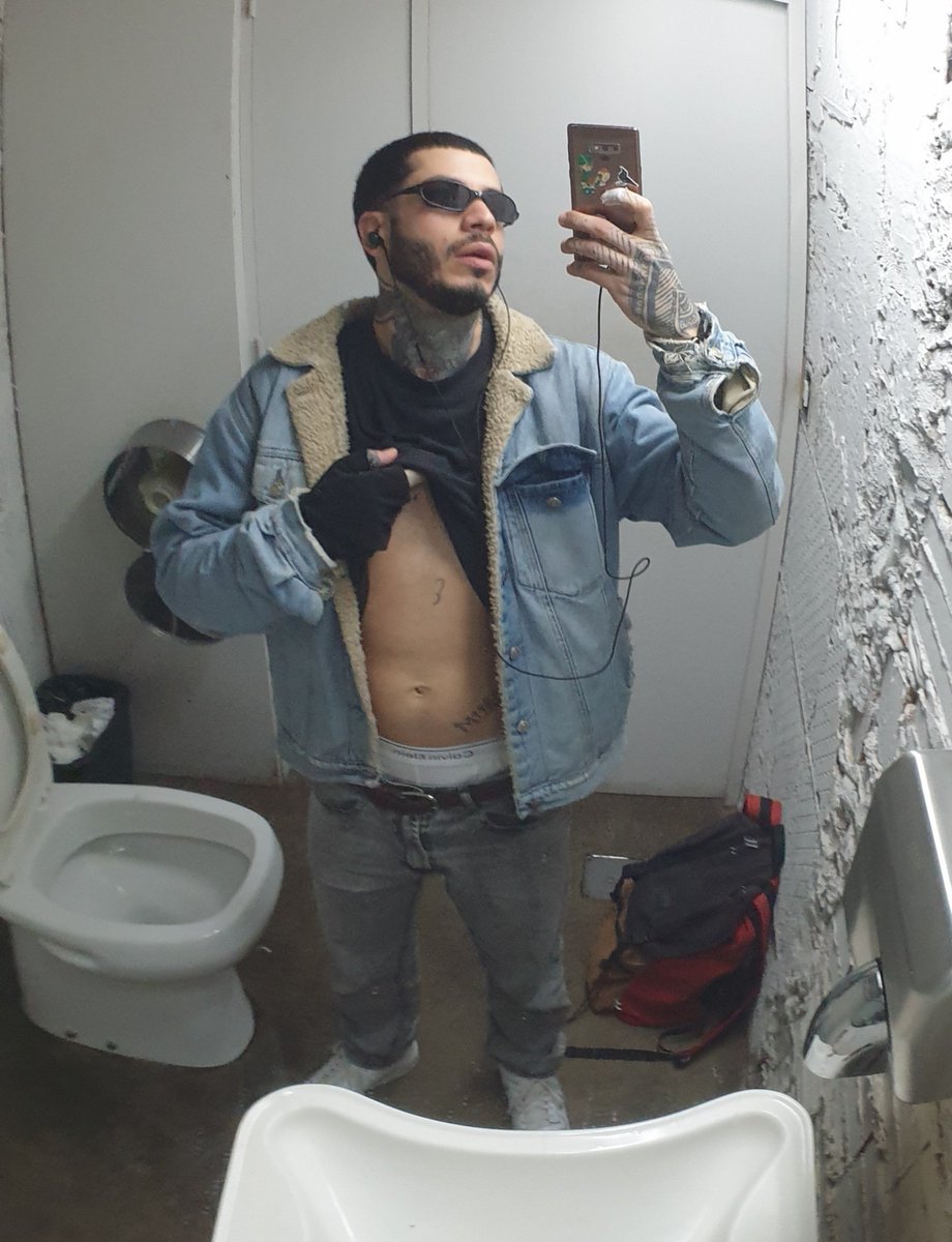 GrossoNicolas's tweet photo. NADIE NUNCA ME SACUDIÓ TANTO EL CHUSIN COMO YO MISMO CUANDO USO BOXER BLANCO Y ACABO DE MEAR https://t.co/CrbwJuTEvb