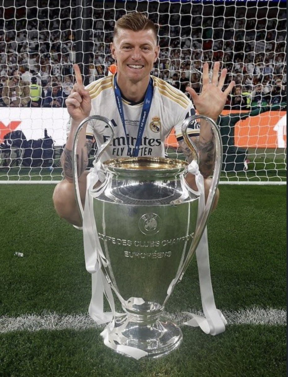 MegaPSG_'s tweet photo. 📲 Tony Kroos 🇩🇪 donne son favori pour le Ballon d’Or sur Instagram et son avis est tranché 👀

« Kvara. Pour moi il est clairement le numéro 1. 

Les 4 joueurs star de la Coupe du Monde (Rodri, Messi, Jude et Kylian) ont eu une saison en club médiocre ou ont joué dans des championnats insignifiants. 

Kvara, la saison dernière et actuellement, est le meilleur joueur du meilleur club du monde. » 🇬🇪❤️💙