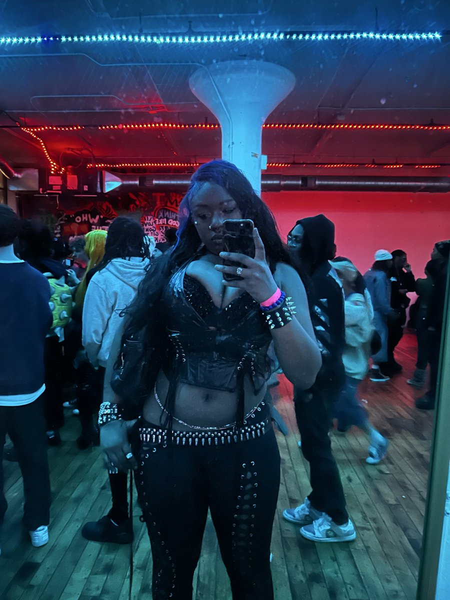 romaniaattackk tweet picture
