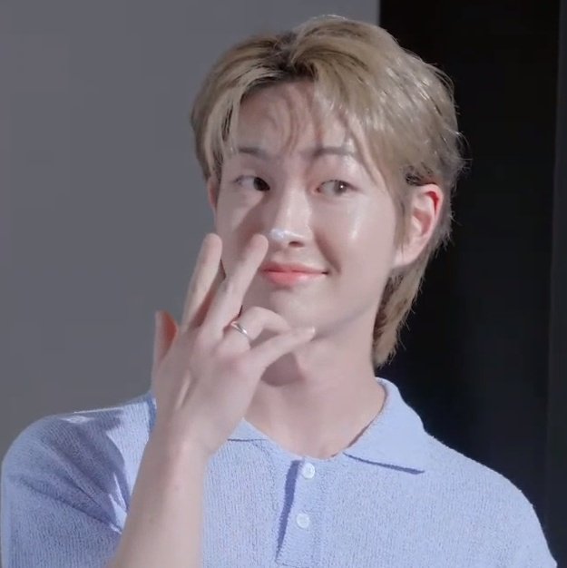 hourlyjinki's tweet photo. #온유 #ONEW #オニュ@SHINee @ONEW_GRIFFIN https://t.co/oubAh9sNFF