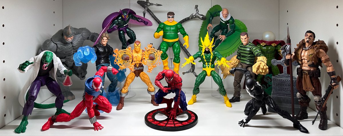dreadnoxreviews's tweet photo. Another day, another shelf. Marvel Legends day 3 is done with some classic Spider-Man flavor. https://t.co/YovbM7oCjG https://t.co/M0hzFM5uHV