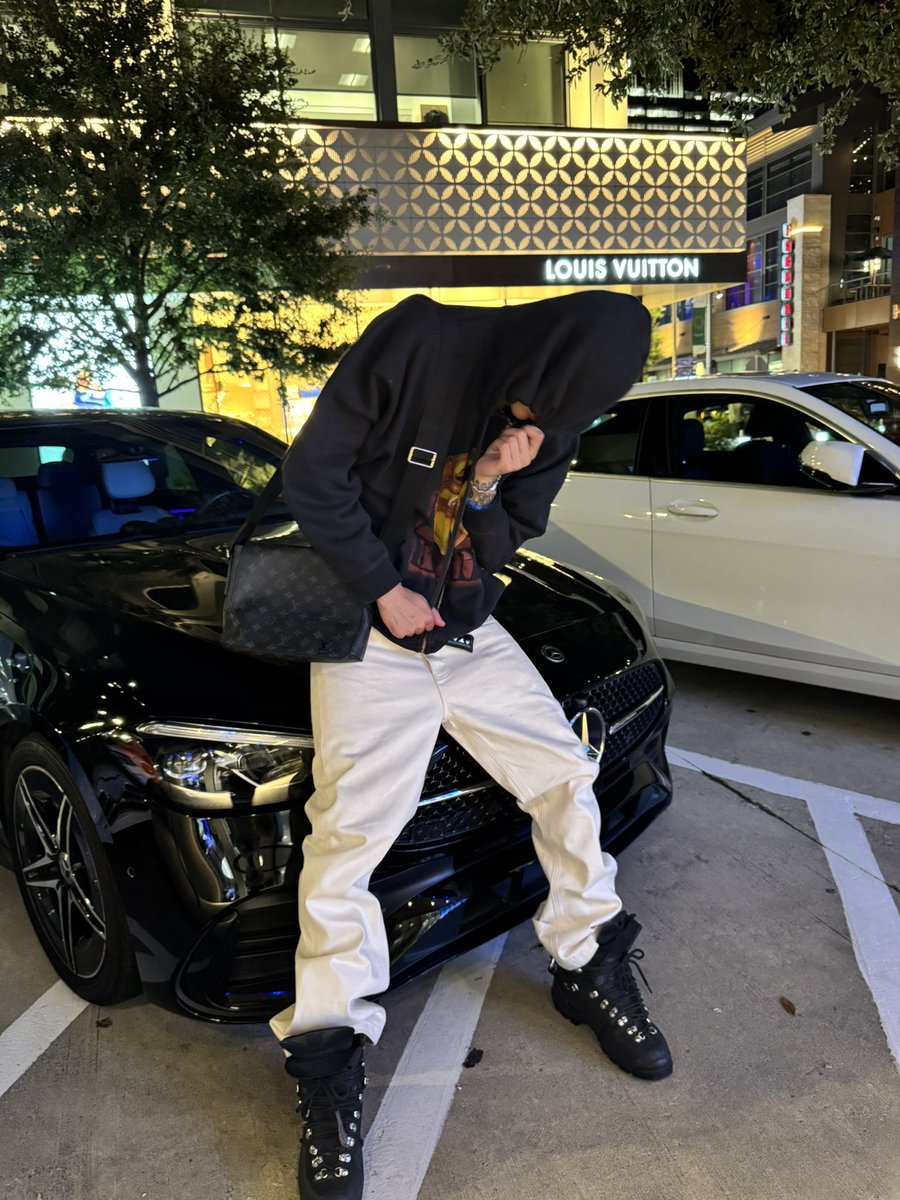 somarwav's tweet photo. lovin my lyfe🛍️ https://t.co/nJvlJSUmXo
