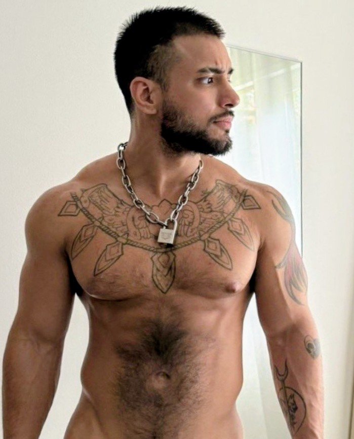 male_nipples tweet picture