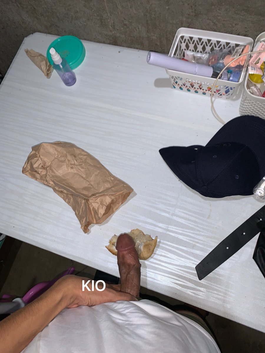 harutoKIO21's tweet photo. Palamanan ko yang tinapay mo boi? https://t.co/ryA7r3Uq1X