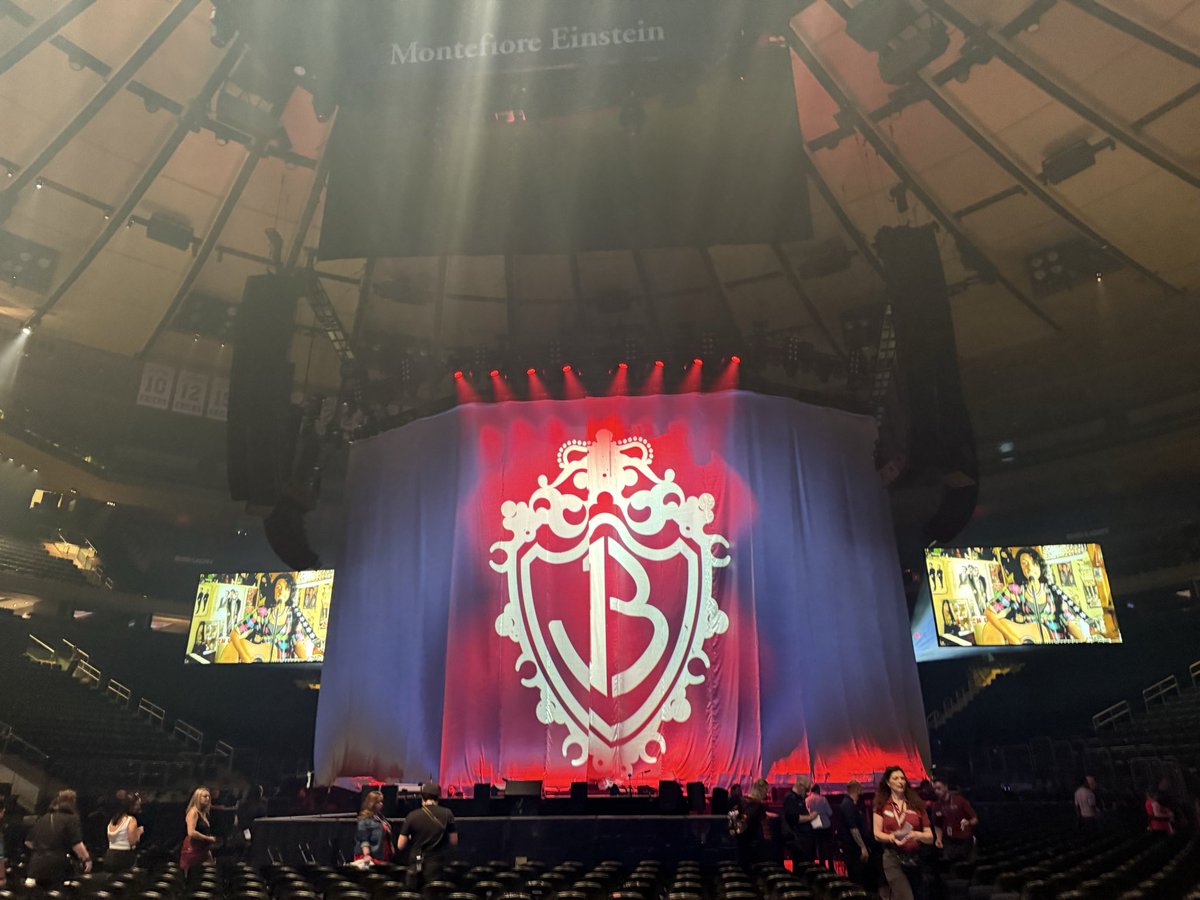 missapw's tweet photo. The stage! https://t.co/EJGXhWsY0q