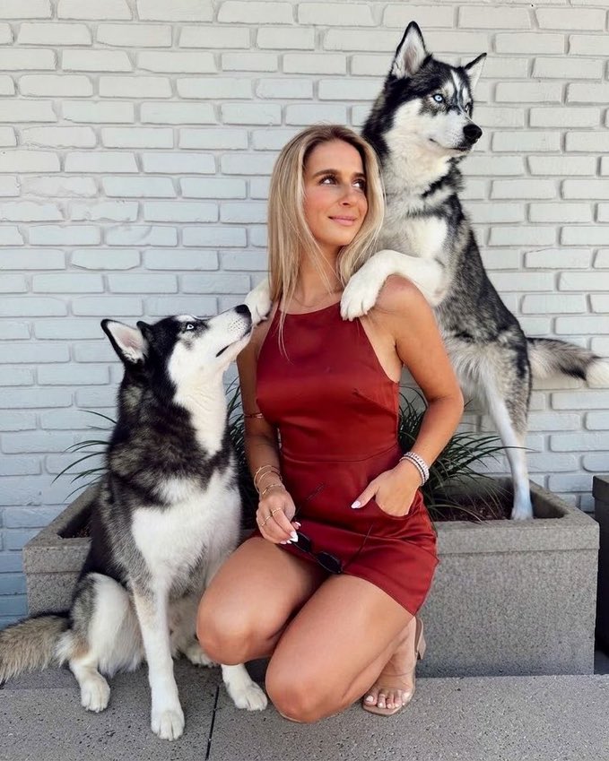 Isabellaw3gf's tweet photo. Why can’t I get these paws 🐾 off me?
Hope this is safe for work 💦 
#dogmom #NSFW https://t.co/JCXetSGe16