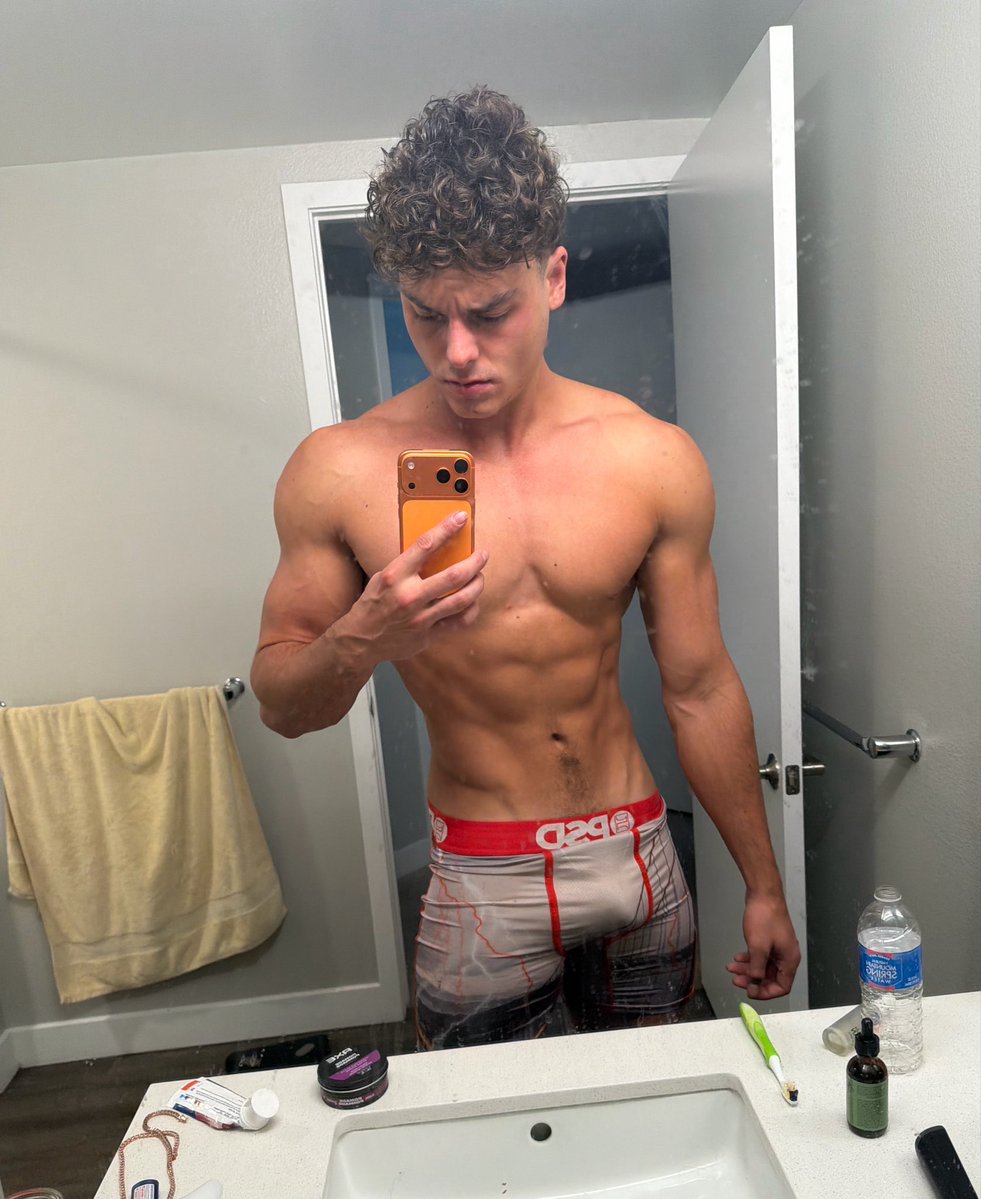 aidenaesthetic_'s tweet photo. Bulked up https://t.co/yKzmK7rUZ6