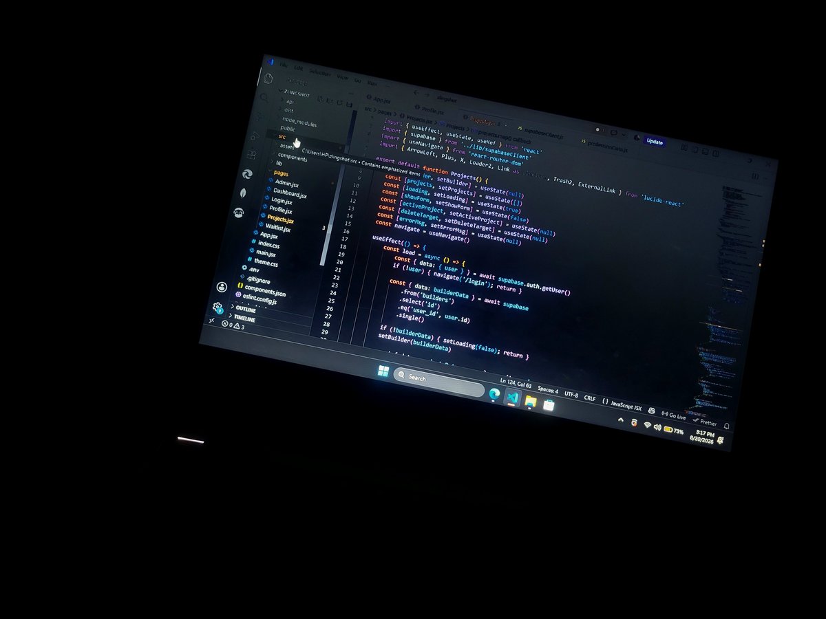Grfxtm0's tweet photo. 5hrs straight front-end work on @ZlingshotLabs 🏗 https://t.co/0ZRu5vBckv