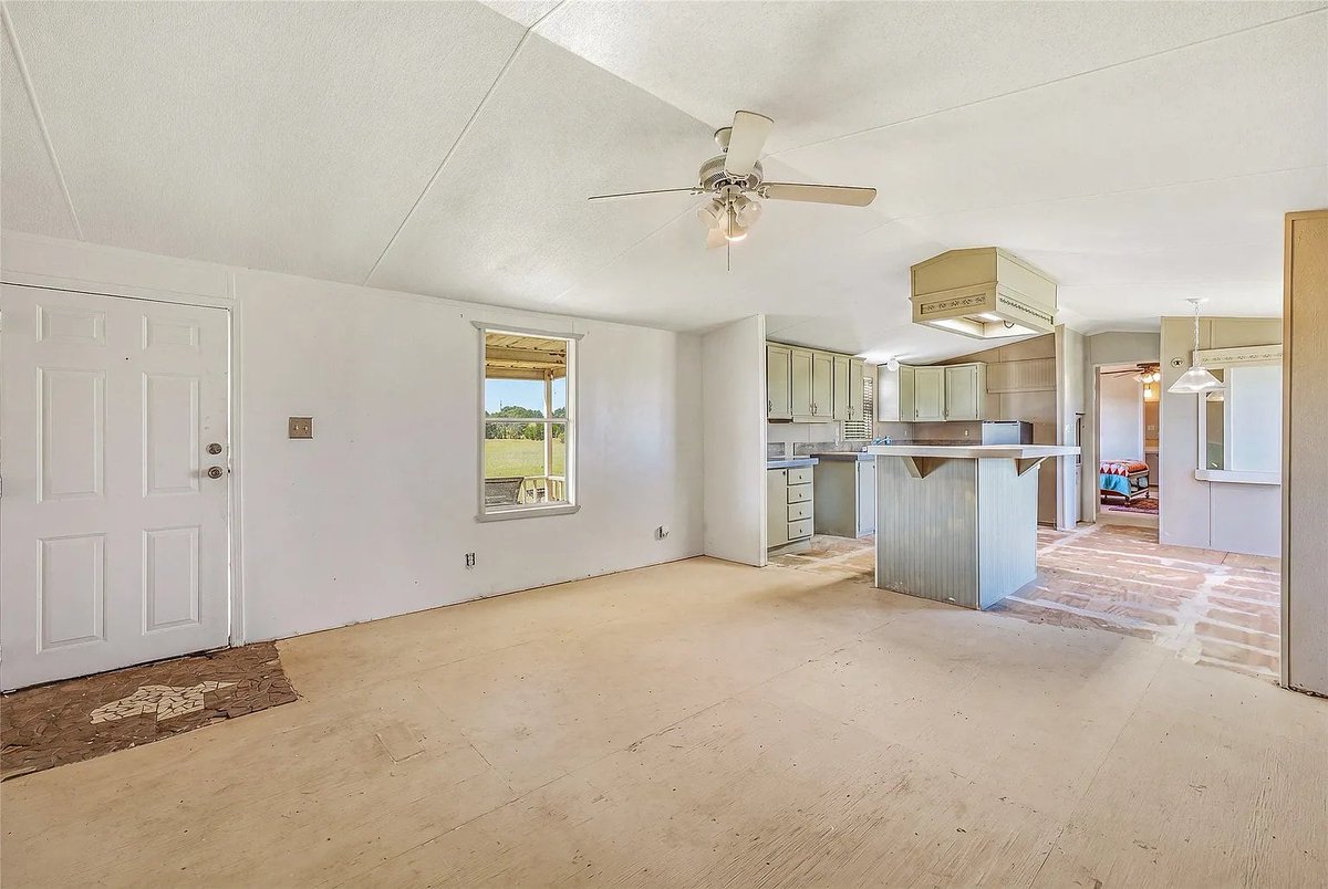 TxHorseProperty's tweet photo. CARLTON, CENTRAL TEXAS. 5.5 acs at end of private dead end road. 3/2 mfg home w/open concept floorplan, recent windows, roof, front porch. New flooring next. 25โx45โฒ metal building. Horses ok. Fully fenced. $250K #txhorseproperties #carltontx #centraltexas https://t.co/pHojTAYOT5 https://t.co/qVKmt0vSIy