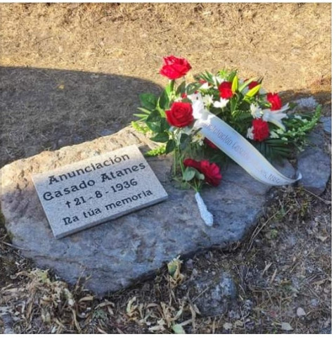 FonsiLoaiza's tweet photo. Tal día como hoy en 1936 fue asesinada por el fascismo la comunista gallega Anunciación Casado, ‘A Pasionaria���. Los falangistas la secuestraron, le cortaron el pelo, la golpearon, la violaron, la expusieron en un carro por el pueblo y la mataron. No olvidemos la historia. https://t.co/sJP5F8uoEB
