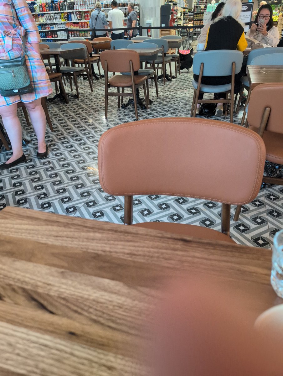 Ceazor7's tweet photo. The randomized pattern if these chair bothers me.. if I worked here, I would take the time to sort them... https://t.co/81XKaWtWHm