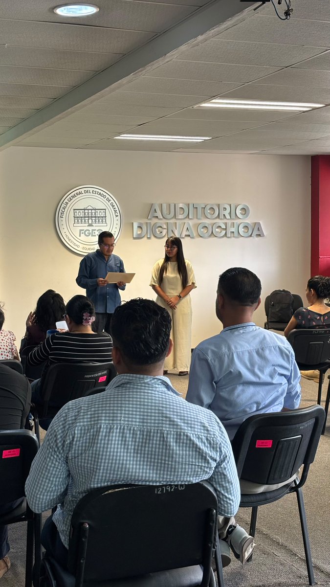 NU_SUNEO's tweet photo. 🧠 La M.E.S. Itzel Arellanes Esperanza, psicóloga de NovaUniversitas, facilitó el taller “Autoconocimiento y Gestión Emocional” para personal de diferentes áreas de la Fiscalía General del Estado de Oaxaca, como parte de sus actividades de Formación y Capacitación Profesional. https://t.co/BWNJxV615z