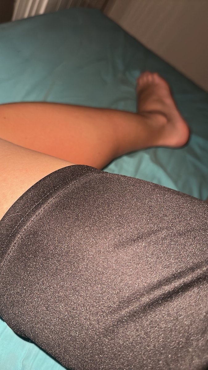 mastersirc0's tweet photo. Qualche poggiapiedi disponibile?? #slave #findom #moneyslave #feet https://t.co/j0XPU78RCs