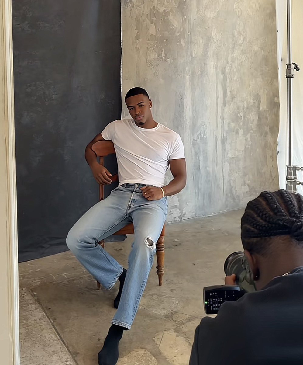 Nlessyifmi's tweet photo. KC is building his team with big stylists, photographers and producers, he’s really not here to play 👏🏾 https://t.co/6bbCaqvABV