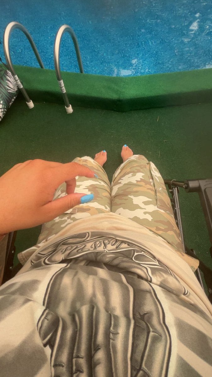 DiorVenom's tweet photo. Doing FaceTime calls for $15 for the next two hours DM mee https://t.co/cRmI2RcpGD