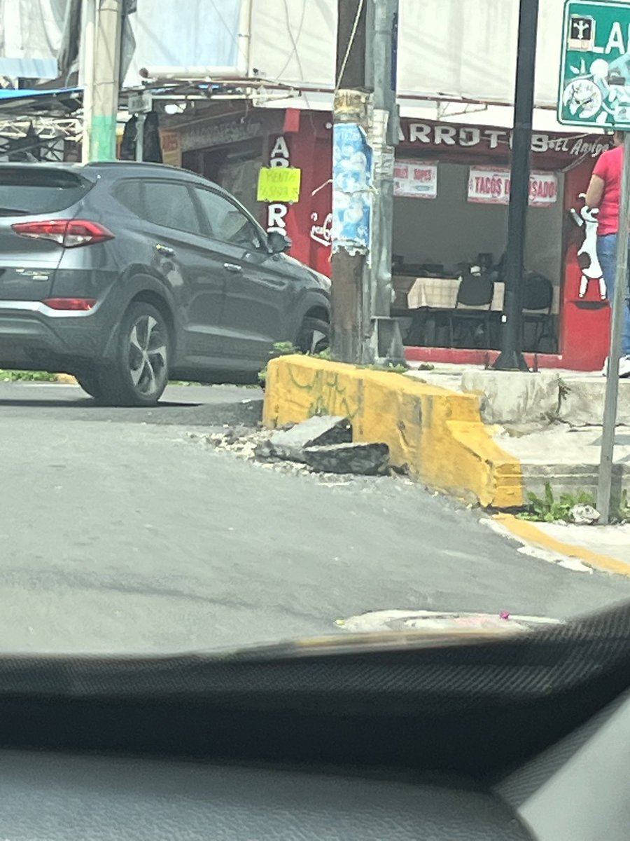 MissjenkinsP's tweet photo. @ALEIDAALAVEZ @bereheca @locatel_mx @SOBSECDMX @Alc_Iztapalapa @ClaraBrugadaM  reportado la calle piraña entre la alcaldías Tláhuac e Iztapalapa ninguna de las dos le da mantenimiento a esta calle llena de baques.  Nada más rellena dejan todo boludo y dejan el cascajo allí . https://t.co/uD0cVwpkIx