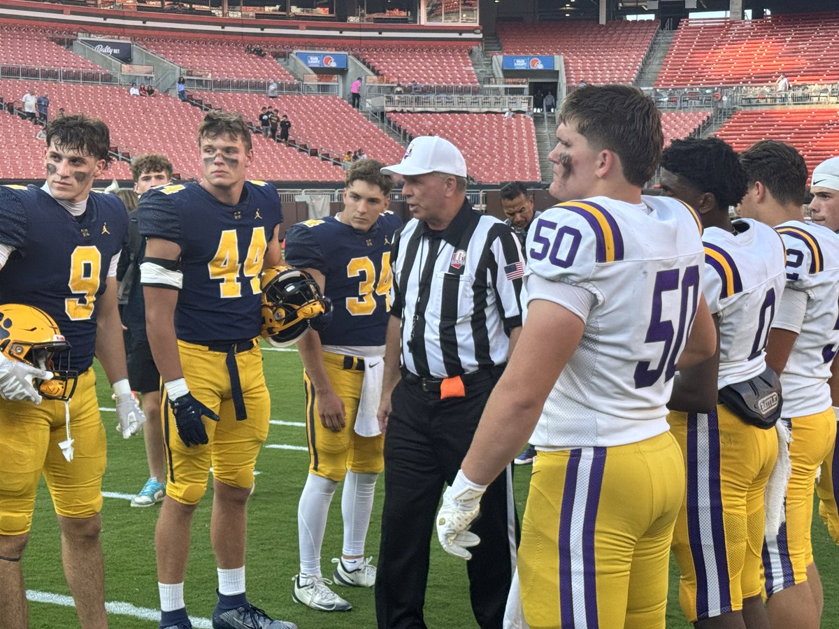 TBoges2010's tweet photo. We are live from Huntington Bank Field for tonight’s season opener between @avoneagles and @SIHSSports. Wildcats win the toss and elected to receive to begin the game. 

@SportsKee1 https://t.co/KvVkuHJwsN