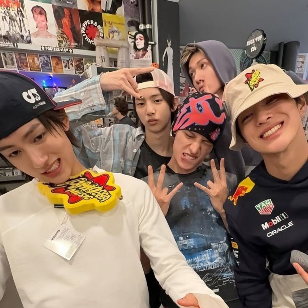 cortizhao's tweet photo. hi, i'm syn !

—☆ cortis. u too? cool ���🏻
—☆ she/her , '04 , filo
—☆ let's be friends !

♡ or ↻  to be moots. 
#coertwt #cortistwt #cortis https://t.co/ai3SYBHUld