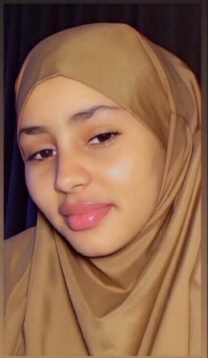 Zubaidaun's tweet photo. I'm Still single please can we exchange WhatsApp number??😭 https://t.co/7lp5eunYt6