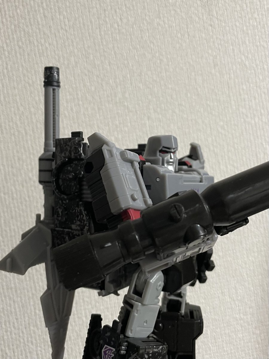 Big_The_FDO's tweet photo. #展示会に出しづらい作品を見せて 

アースライズ メガトロン様の自作追加パーツ

如何に本体を改造せずに理想的な姿にするか苦心したもの
手間が掛かった割に 展示会に出しても意味わからないブツ https://t.co/AvjOgVgNny