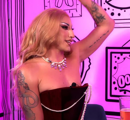 Siegllein's tweet photo. Una joya de entrevista la que le hicieron a @Gala_Varo 

Lo reafirmo, para mí Gala es la mayor exponente del drag mexicano. Más allá de marcas y franquicias, Jesús tiene una historia de vida fascinante, preparación, tablas, talento, estilo, pero sobre todo tiene ANGEL🩷 ¡tqm! https://t.co/bLbnN3Ous8