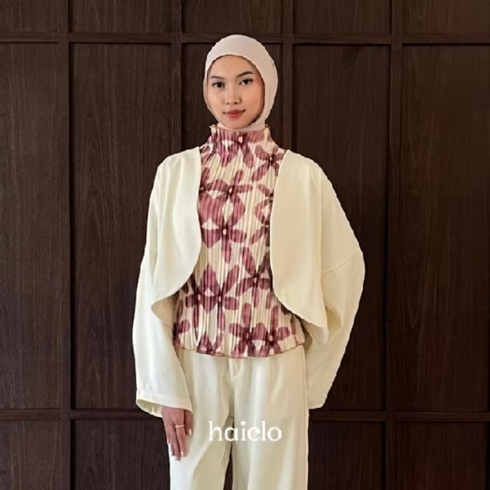 lucyl4urie's tweet photo. Atasan Pleated Motif yang super gen Z &amp; gemes bangettt 🎀✨ Dipaduin sama apa aja, outfit auto jadi super duper cute! Pleated detail-nya bikin look makin playful &amp; nggak boring 🤏🏻💗

🎀 https://t.co/r9l3R0m50j https://t.co/xlpunaO6kQ