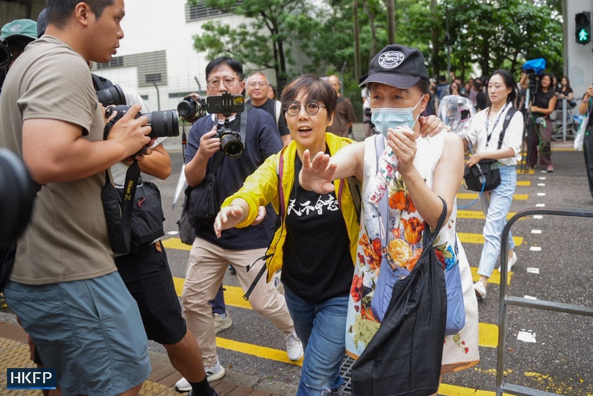 hkfp's tweet photo. Chow Hang-tung's mother outside the West Kowloon Law Courts Building on August 21, 2026, after the verdict in the trial of her daughter and fellow Tiananmen vigil activist Lee Cheuk-yan. 

After a guilty verdict was handed down, she told reporters that she hoped "the environment will become healthy and flowers of different colours will blossom." She was accompanied by former Alliance member Lau Ka-yee, whose t-shirt bore the slogan: "People will not forget." Photo: Kyle Lam/HKFP. 

In full: https://t.co/3DTQmKsNzI