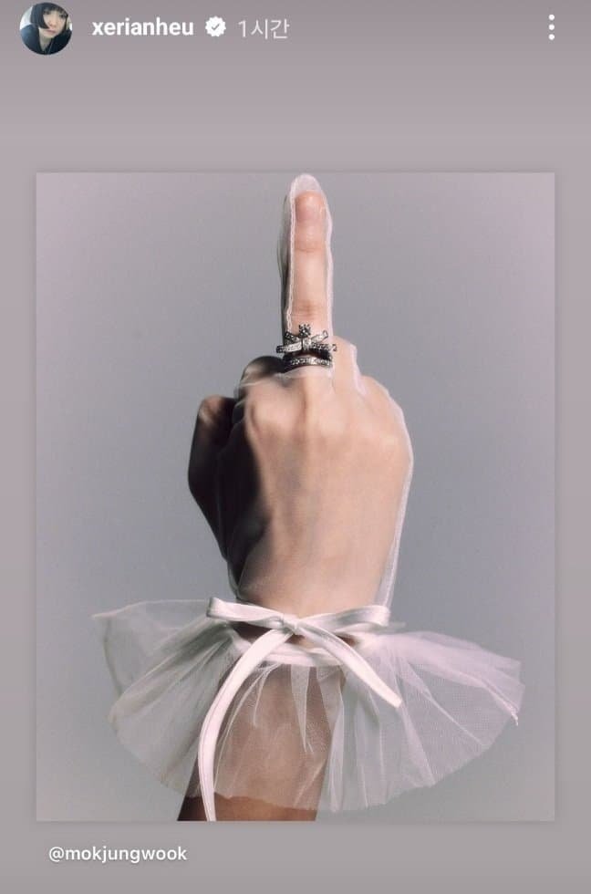 NewJeans_Base's tweet photo. Min Hee Jin has won the lawsuit filed against her by ILLIT's creative director Serian Heu regarding plagiarism. 

She posted a middle finger on IG story when accused of plagiarism, back in 2024. https://t.co/8PTbQJMmPn
