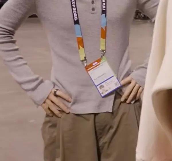 BTS___KTHV_95's tweet photo. Taehyung waistline is seriously unreal! https://t.co/jUuNGVRSKN