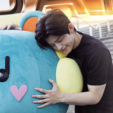 pondreams's tweet photo. he’s that clingy dad🥺🥺🥺🥺🥺🥺 https://t.co/kKIRNvkxeK