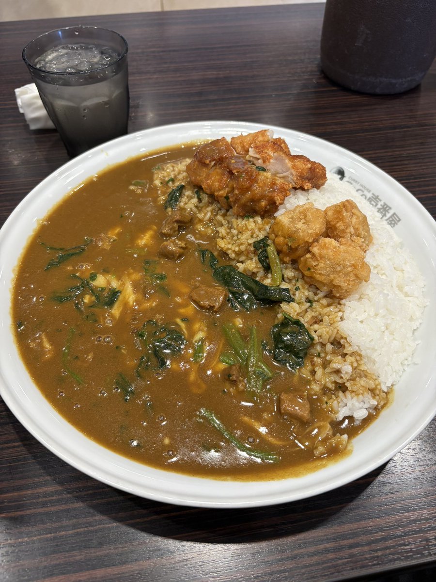 KasaMhw's tweet photo. 仕事終わったァァアンンンアン🌾‼︎‼︎
カレー食って買えんぞ！！！！！
朝ごはん食べてなくて
CoCo壱のご飯700㌘とか調子乗ったけど食えるかな…🫣☂️🍛

脳みそが気付く前に食い切らないと！ https://t.co/1BVNPt1dbk